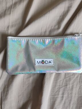 Moda Iridescent Holographic Makeup Pouch in Silver